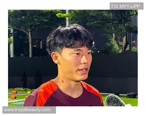 国足迎战韩国十二强赛全力以赴争取胜利展现团队精神