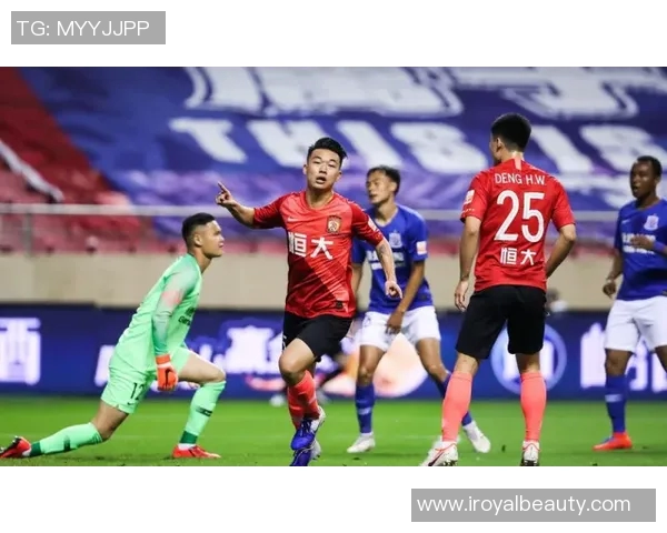 鹿角与恒大激战正酣比分悬念迭起引发球迷热议