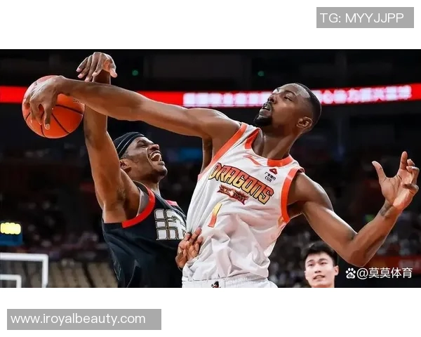 南京同曦与福建男篮激战正酣谁能在赛场上笑到最后